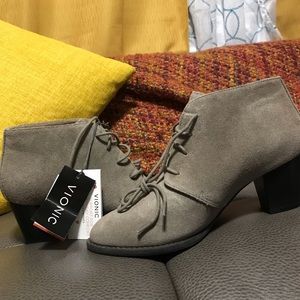 Vionic suede boots with lace